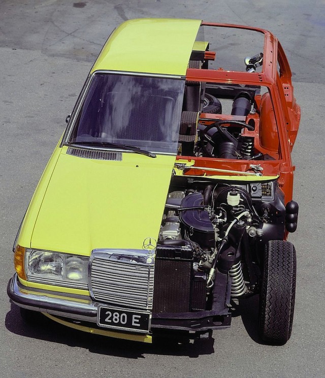 Mercedes Benz W123 cutaway