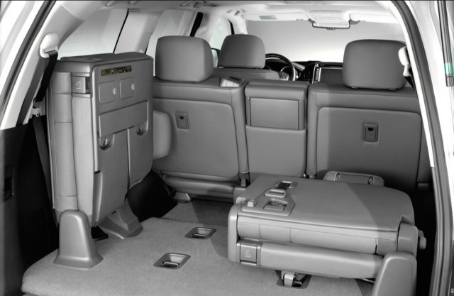 2007 Toyota Land Cruiser Interior Rear