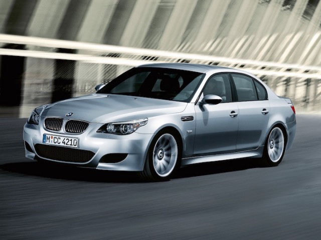 BMW-M5-(E60)-1