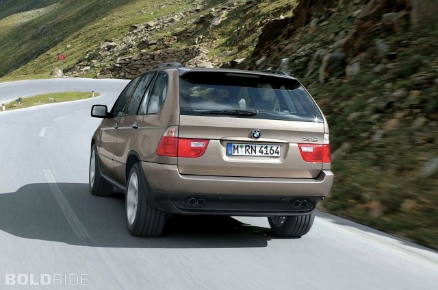 Rear view of a 2004 BMW X5